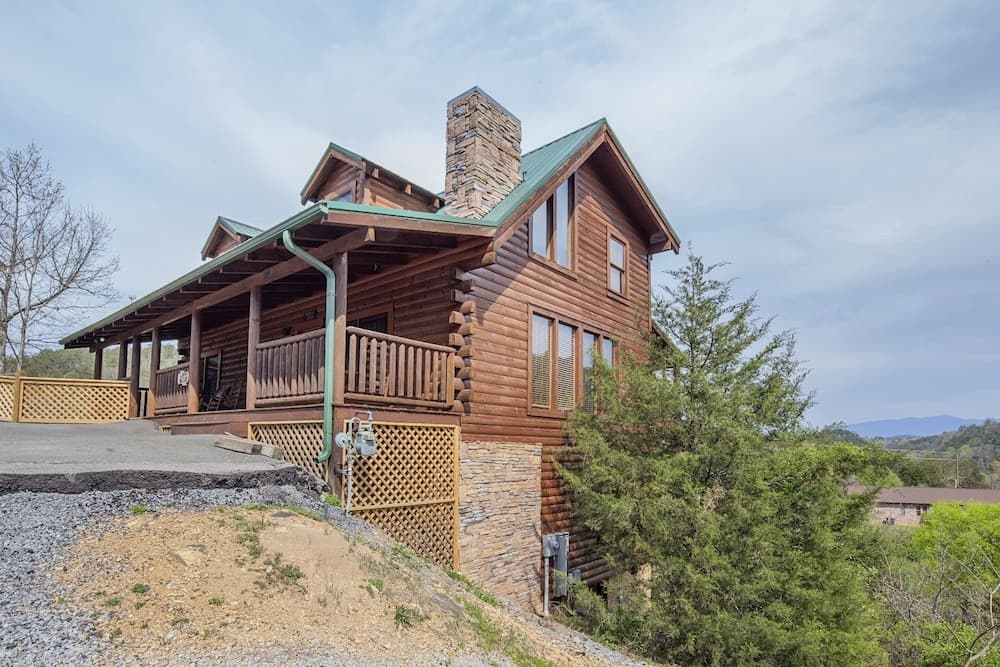 Ern807 - Black Bearry Ridge - Great Location! Close To All The Action! 6 Bedroom Cabin by RedAwning