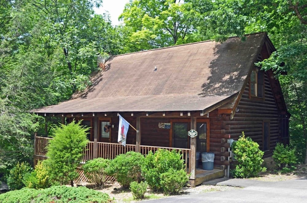 Er215 â Red Bird Haven Great Location â Close To Town! 3 Bedroom Cabin by RedAwning