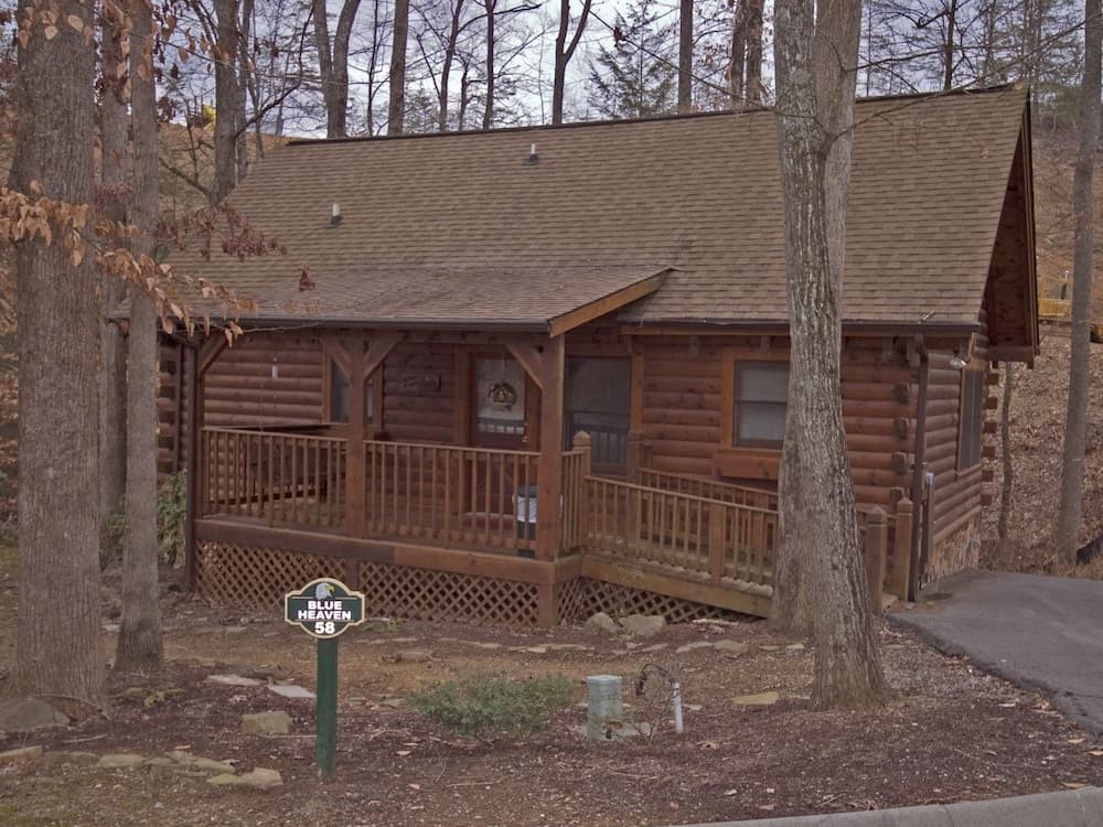 Er58 - Blue Heaven - Great Location! Close To All The Action! 1 Bedroom Cabin by RedAwning