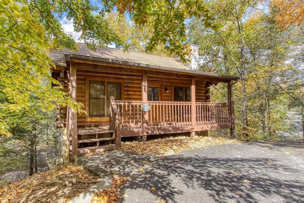 Cuddlin' Up, Er209 - Luxury At Its Finest And Location That Can't Be Beat! 2 Bedroom Cabin by RedAwning