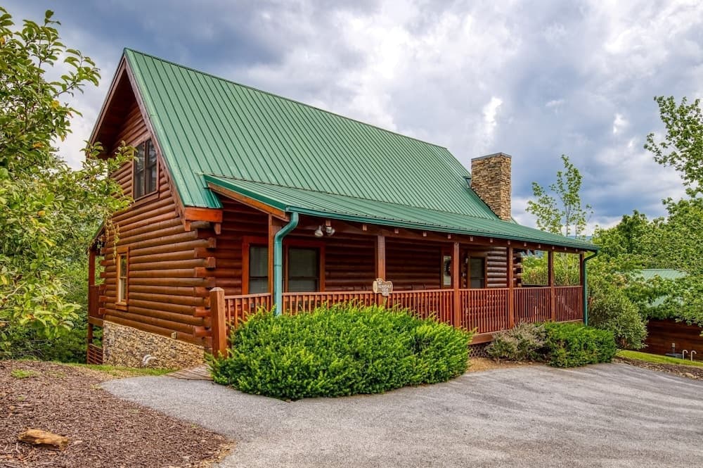 Ern813 - Heavenly View- Great Location! Close To All The Action! 6 Bedroom Cabin by RedAwning