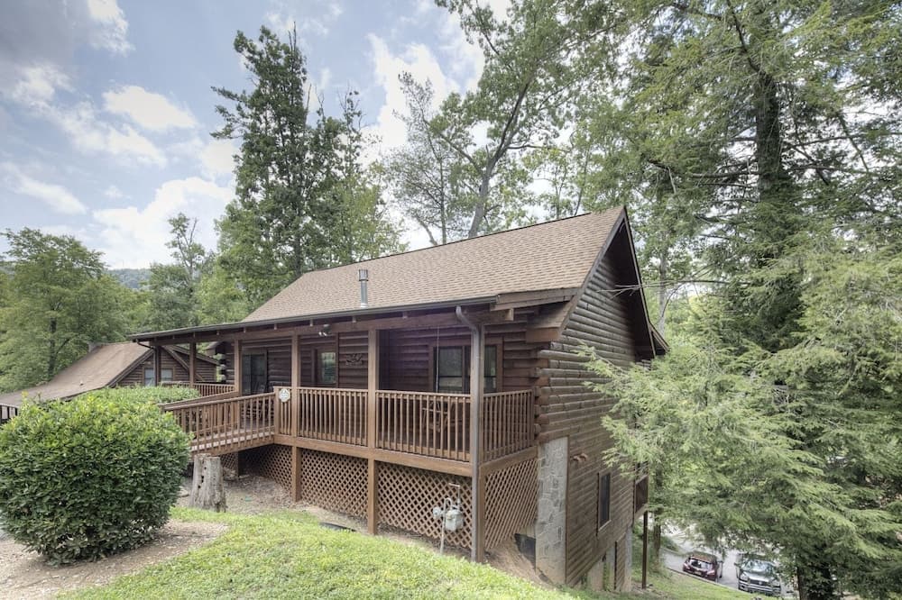 Er 223 â Young's Hideaway Great Location â Close To Town! 4 Bedroom Cabin by RedAwning