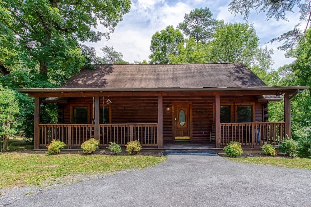 Er75 - Palmetto Place - Great Location! Close To All The Action! 2 Bedroom Cabin by RedAwning