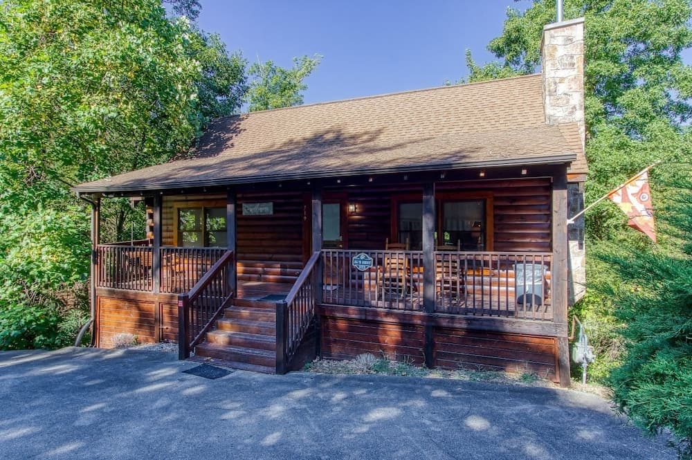 Er 222 â Al's Nest - Great Location â Close To Town! 2 Bedroom Cabin by RedAwning