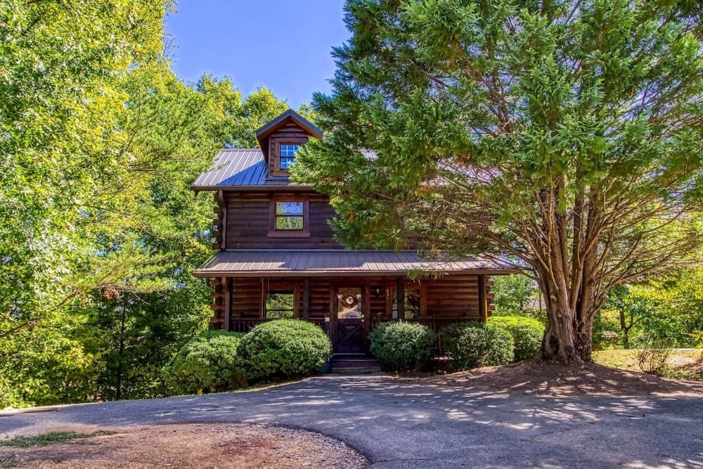 Er1 - Smoky Mountain Escape Great Location - Close To Town! 3 Bedroom Cabin by RedAwning