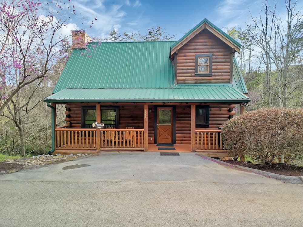 Ern832 - Lakeside Hideaway - Great Location! Close To All The Action! 1 Bedroom Cabin by RedAwning