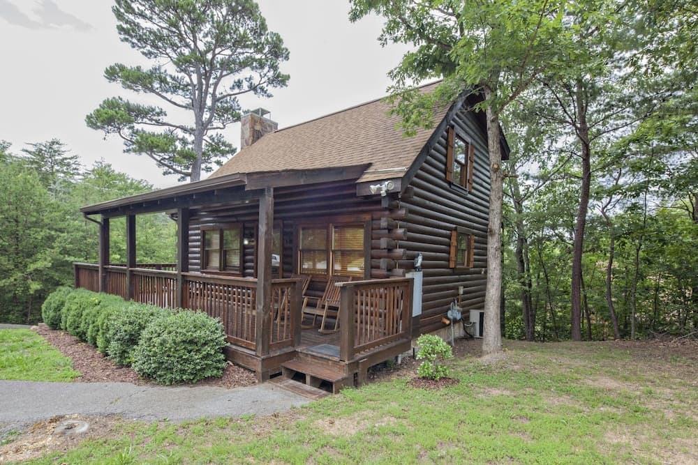 Er103 - Knotty Pine Great Location - Close To Town! 2 Bedroom Cabin by RedAwning