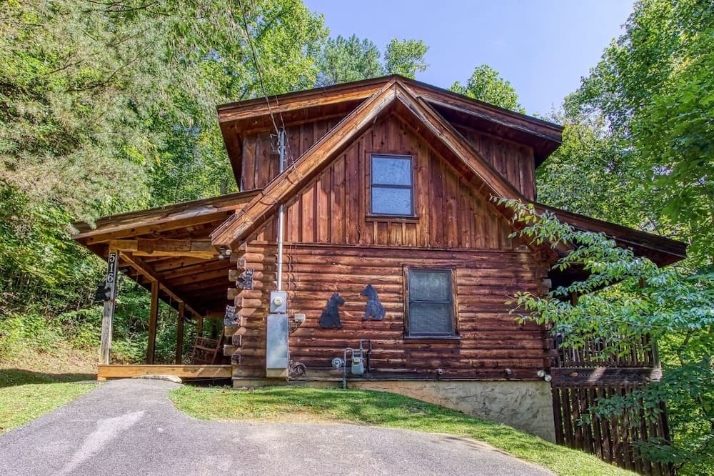 Mystic Mountain - Great Location! Close To All The Action! 2 Bedroom Cabin by RedAwning