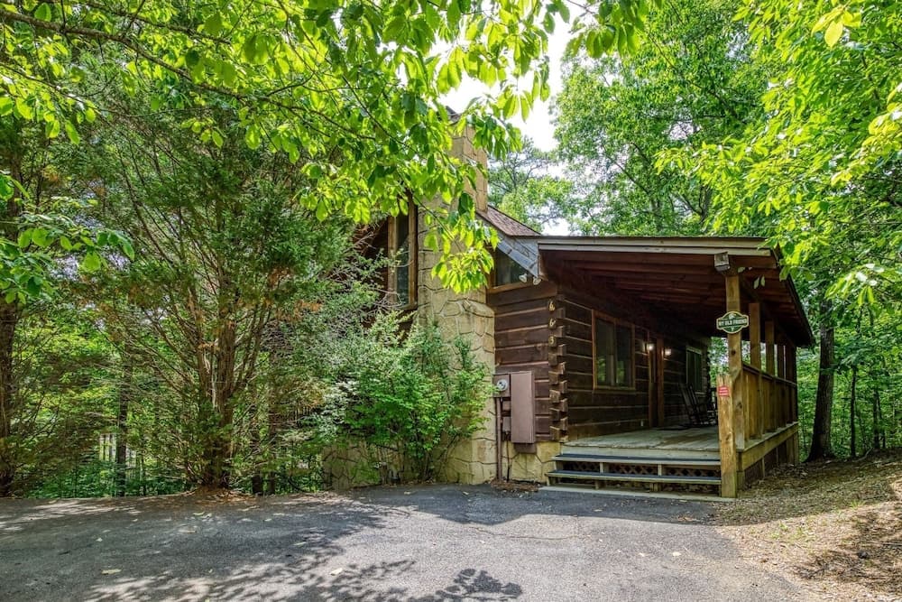 Er7 - My Old Friend - Great Location! Close To All The Action! 1 Bedroom Cabin by RedAwning