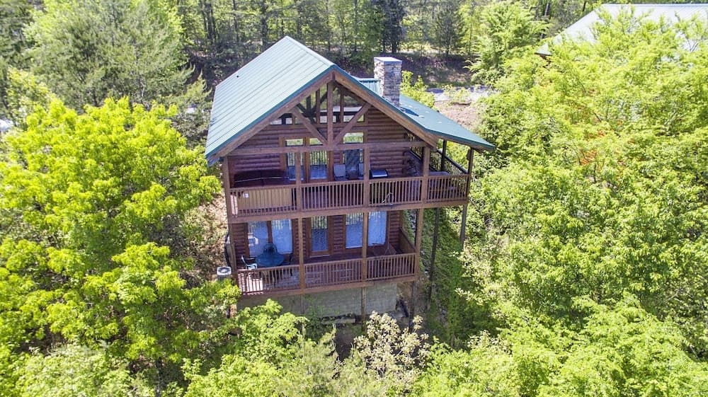 Ern859 - Absolute Paradise - Great Location! Close To All The Action! 2 Bedroom Cabin by RedAwning