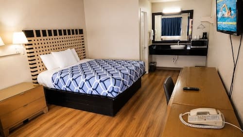 Country Yard Inn and Suite