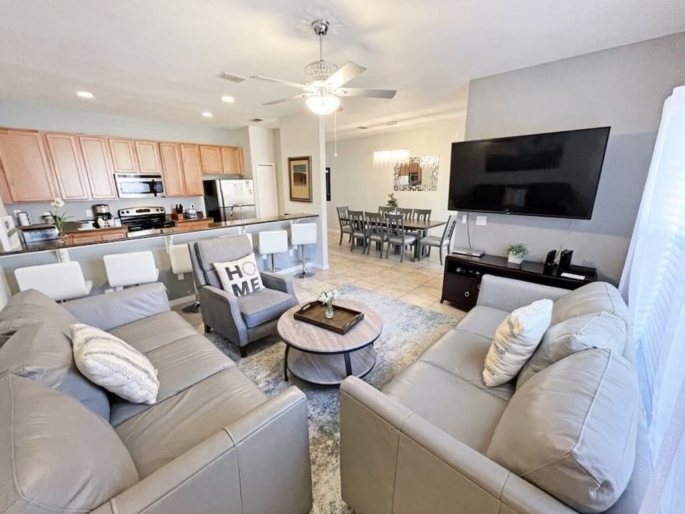 Candy Palm 4 Bedroom Townhouse by RedAwning