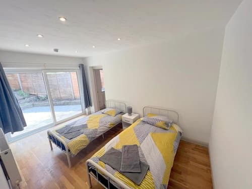 Twin Studio Flat in Sutton - Ground Floor