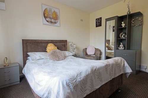 Stylish Five Star Rated Apartment