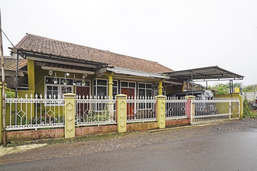 OYO Homes 90914 Eco Tourism Desa Cipada Bukit Senyum Homestay Syariah