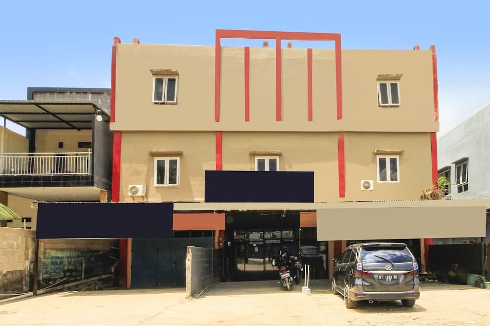 OYO 91855 Big Hotel Kendari