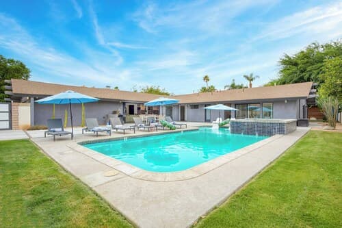 Quinta Green by Avantstay Modern Home w/ Pool, Spa & Golf Course!
