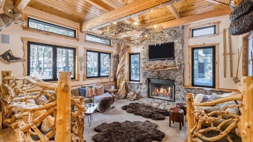 Base Camp by Avantstay Magical Cabin w/ Sauna, Hot Tub & Close to Snow & Golf