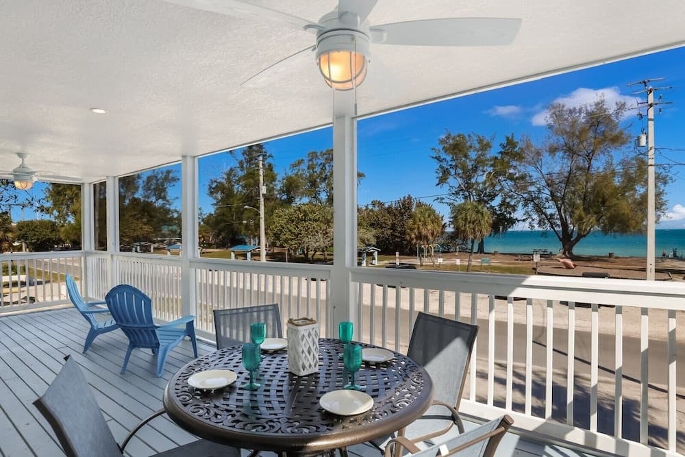 Coquina Cottage B 2 Bedroom Home by RedAwning