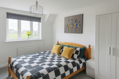 2 Bed-sleeps 7-free Parking-balcony