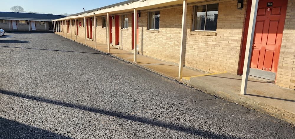 TRAVELER'S MOTEL