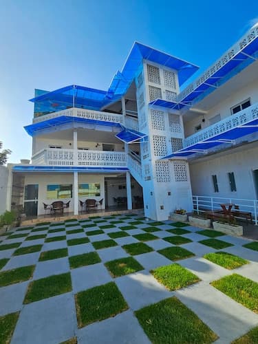 MANERO HOSTEL