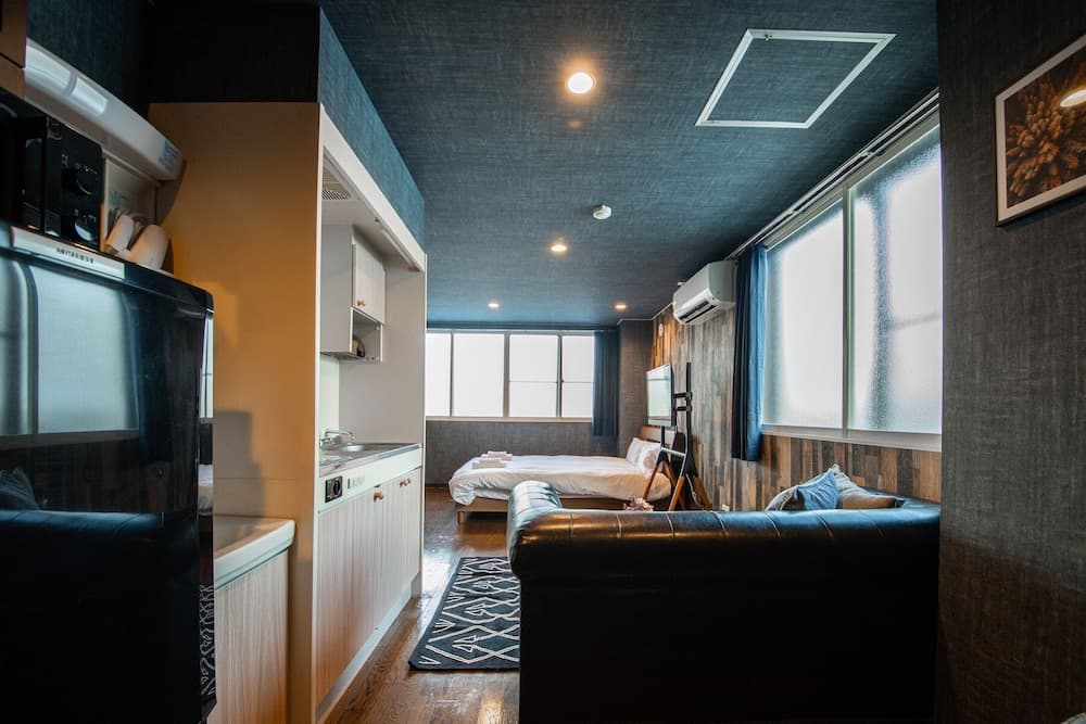SILK COURT 202