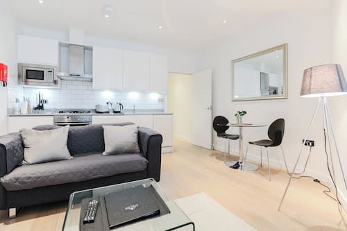 Trafalgar Square by Excel Apartments