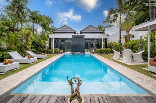 Serene 4br Seminyak Villa with Tropical