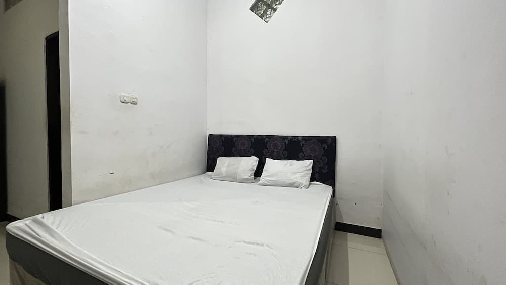 OYO 92100 Kost Biru