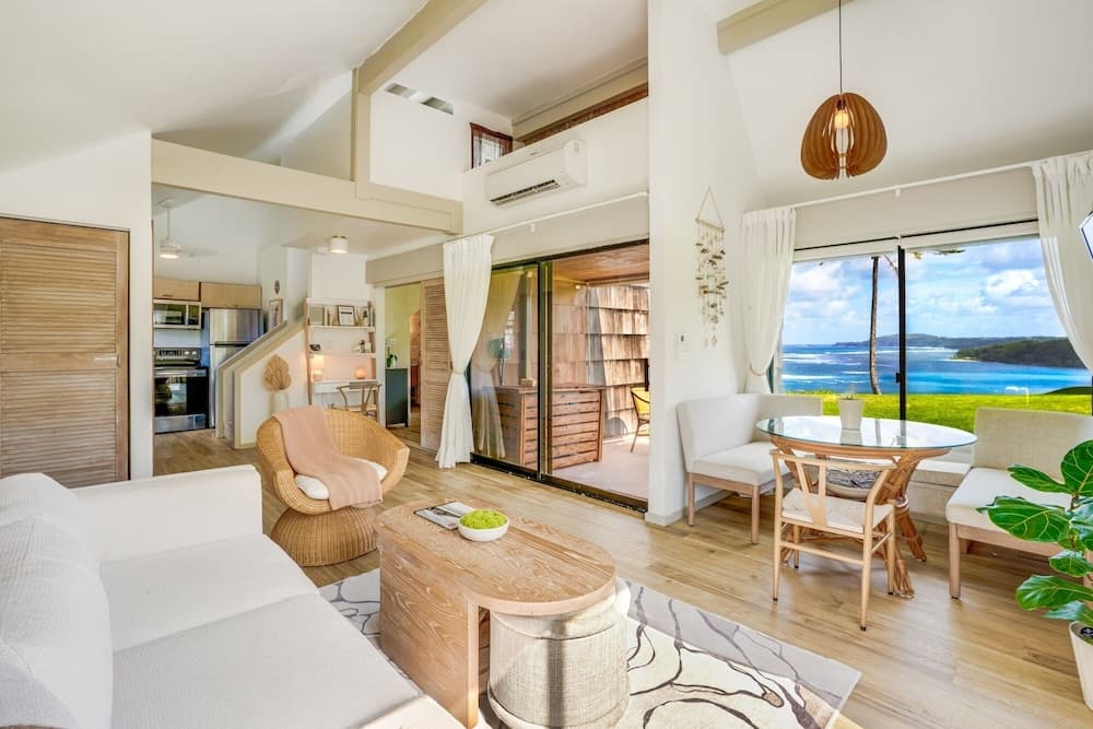 Kahakai Cliffside 2 Bedroom Condo by RedAwning