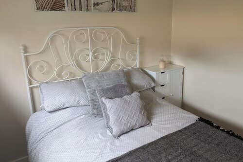 2 Bed Chalet - Sleeps 5 - Free Parking - Tv