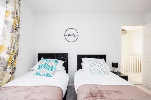 Newly Refurbished Charming 3-bed House in Barking