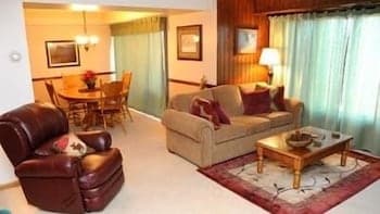 Seven Springs 2 Bedroom Standard Condo, Sleeps 10! by RedAwning - Save 10% on 3 Nights, 15% on 5 Nights!