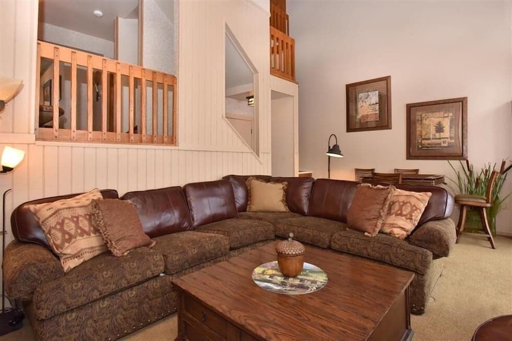 Seven Springs 4 BR Deluxe Townhouse, Sleeps 11! by RedAwning - Save 10% on 3 Nights, 15% on 5 Nights!