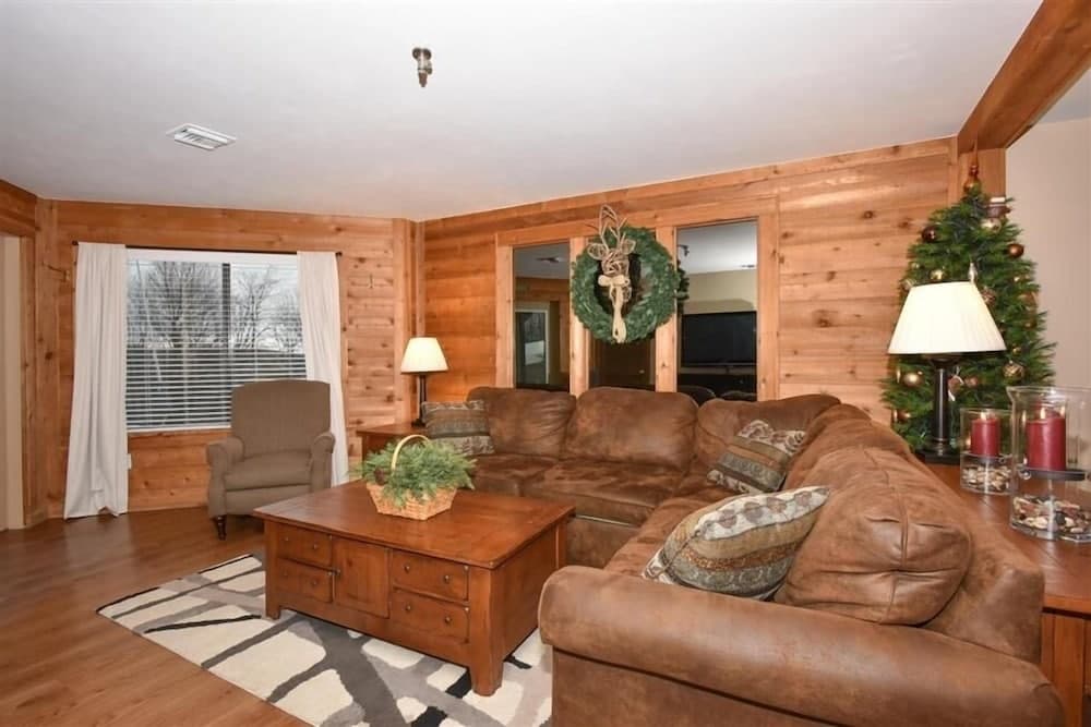 Seven Springs Stoneridge 3 Bedroom Standard Condo with Ski-In/Out, Mountain Views! by RedAwning - Save 10% on 3 Nights, 15% on 5 Nights!