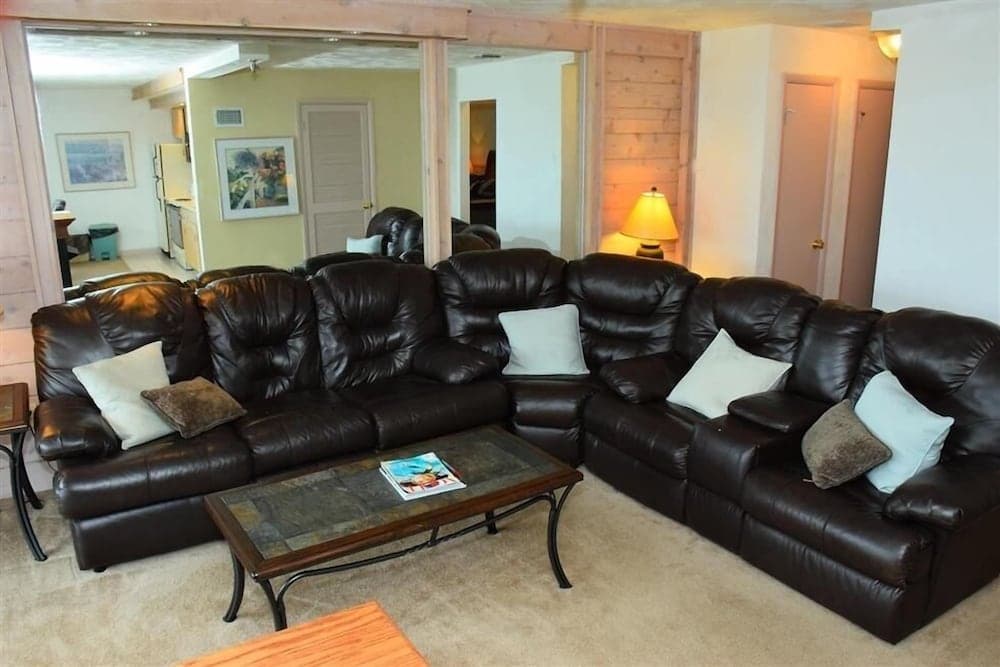 Seven Springs 3 BR Condo, Mountain Views! by RedAwning - Save 10% on 3 Nights, 15% on 5 Nights!
