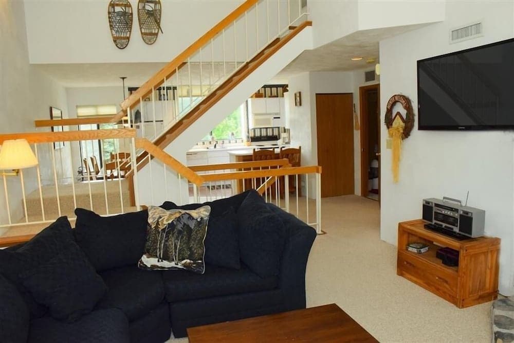 Seven Springs 2 BR Deluxe Condo, Mountain Views! by RedAwning - Save 10% on 3 Nights, 15% on 5 Nights!