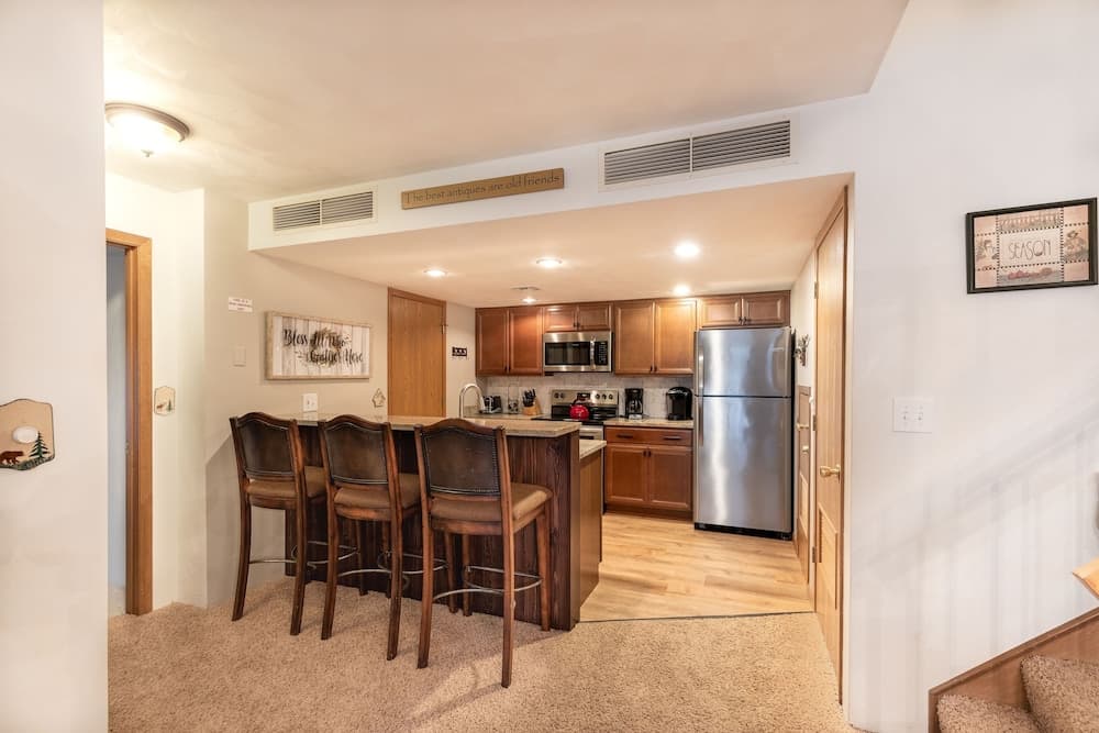 Seven Springs 2 BR Condo - Deck and Mountain Views by RedAwning - Save 10% on 3 Nights, 15% on 5 Nights!