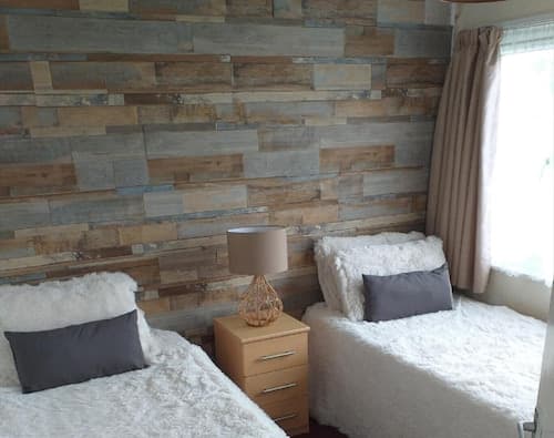 2 Bed Chalet Sleeps 4- Parking, Garden, Near Beach