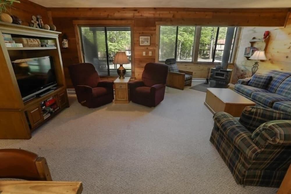 Seven Springs 3 BR Deluxe Condo, by Golf Course by RedAwning - Save 10% on 3 Nights, 15% on 5 Nights!