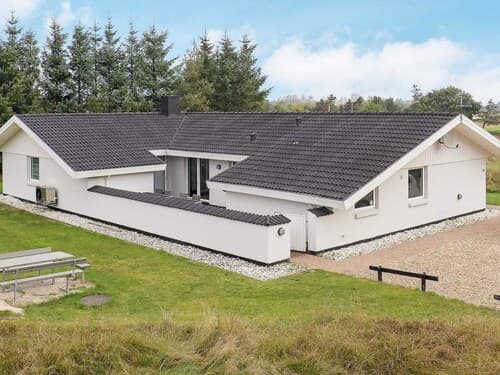 10 Person Holiday Home in Blavand
