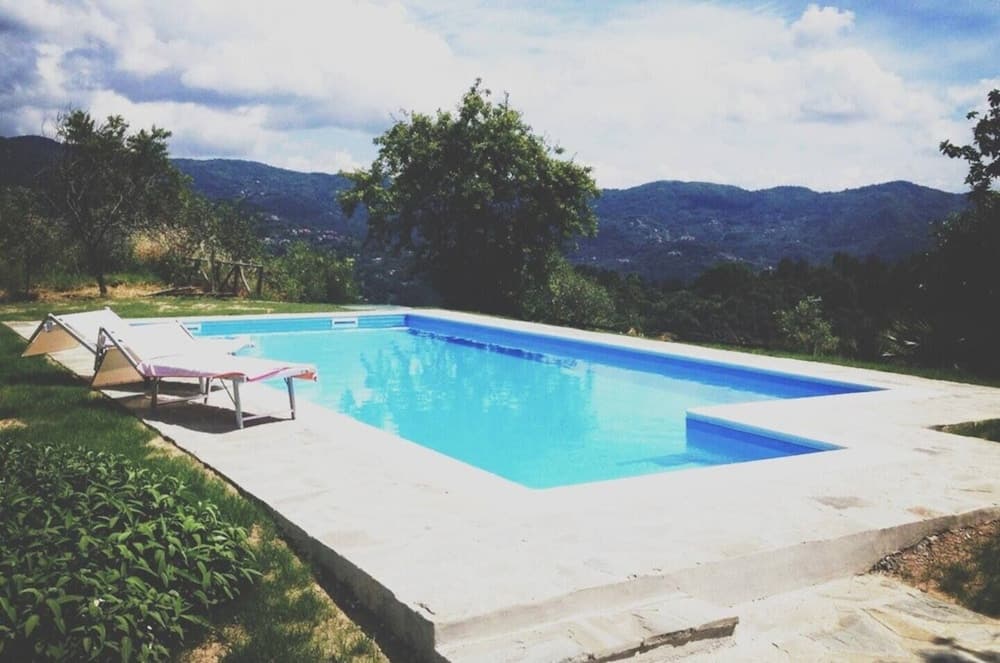 Near Cinque Terre Farmhouse with Pool
