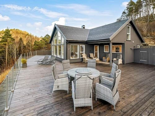 10 Person Holiday Home in Lyngdal