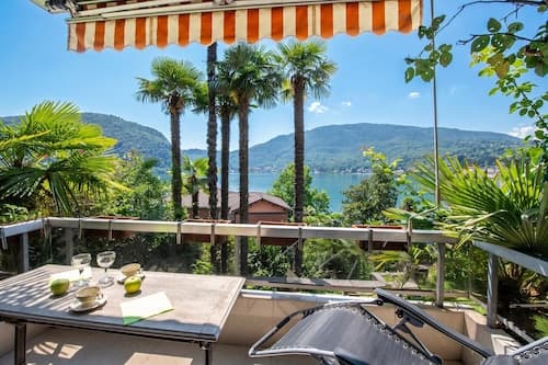 Queen Lake View Apartment With Terrace