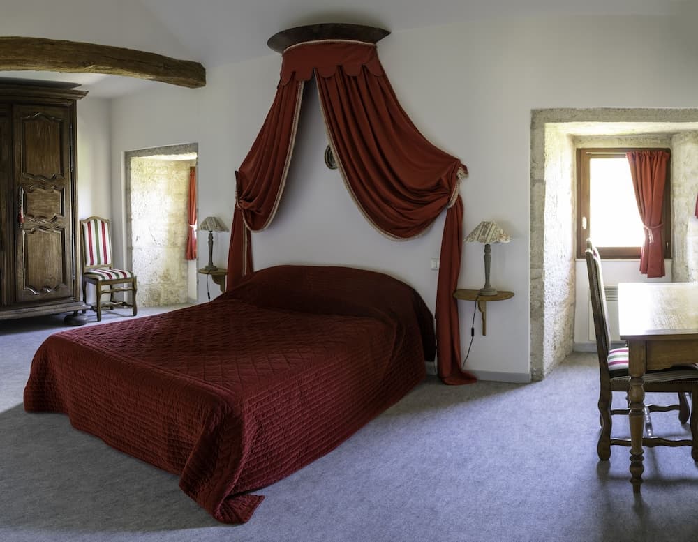 LA MAISON ROYALE