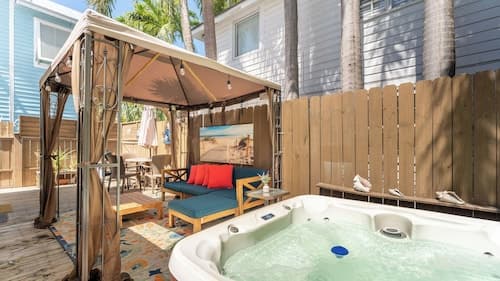 Casita de Catherine by Avantstay 1 Block to Duval St w/ Hot Tub!
