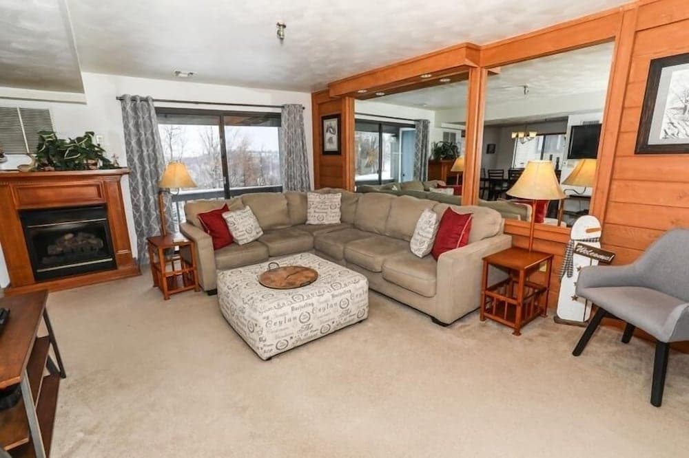 Seven Springs Stoneridge 3 Bedroom Standard Condo, Mountain Views! by RedAwning - Save 10% on 3 Nights, 15% on 5 Nights!