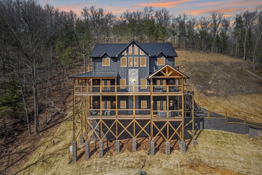 Over The Top 5 Bedroom Cabin by RedAwning