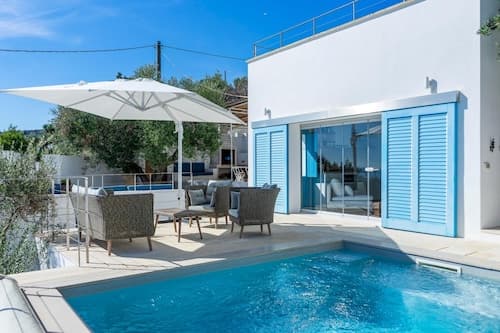 Villa Adria - Piscina Privata con Terrazza Vista Mare Circondata da Uliveti